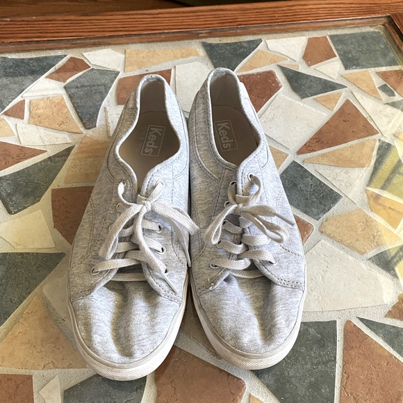 KEDS Classic Canvas Sneakers in Light Gray! Jersey Material Size 9!LIGHTLY USED! - Picture 2 of 4